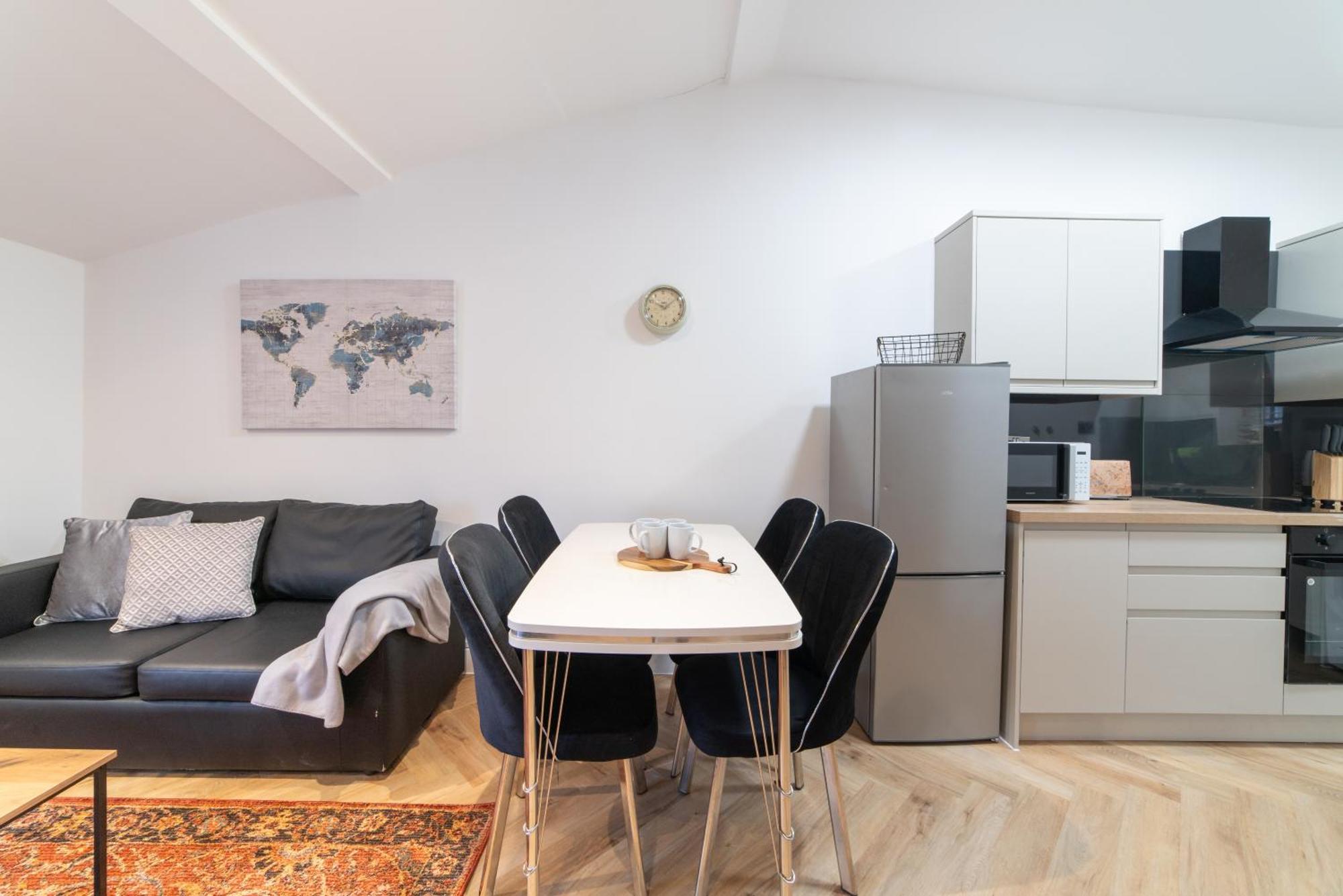 Orange Rentals- Loft Studio, City Centre Liverpool, Sleeps 4 Guests  Ливерпуль, Великобритания — бронируйте Дома отдыха, цены в 2024 году