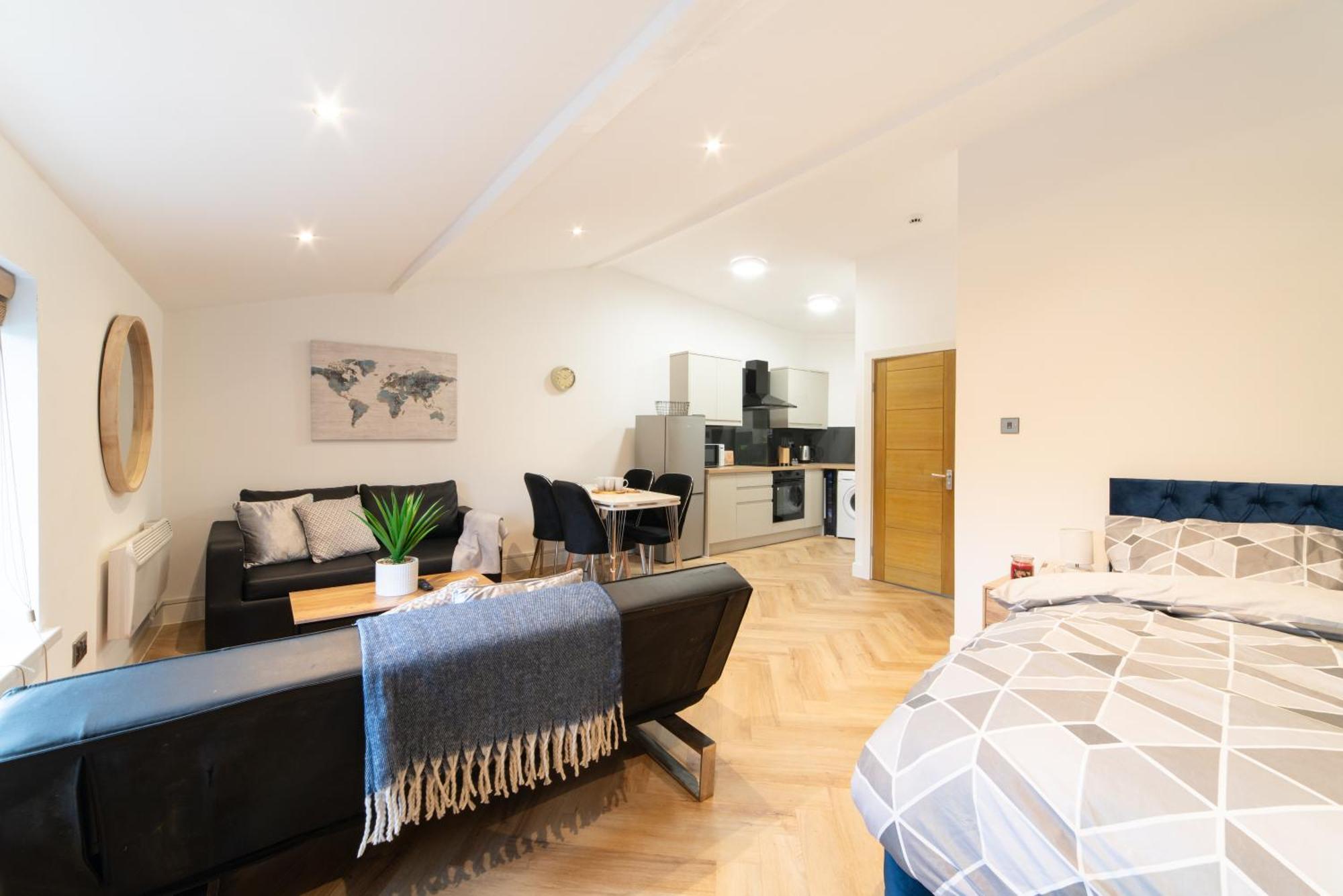 Orange Rentals- Loft Studio, City Centre Liverpool, Sleeps 4 Guests  Ливерпуль, Великобритания — бронируйте Дома отдыха, цены в 2024 году